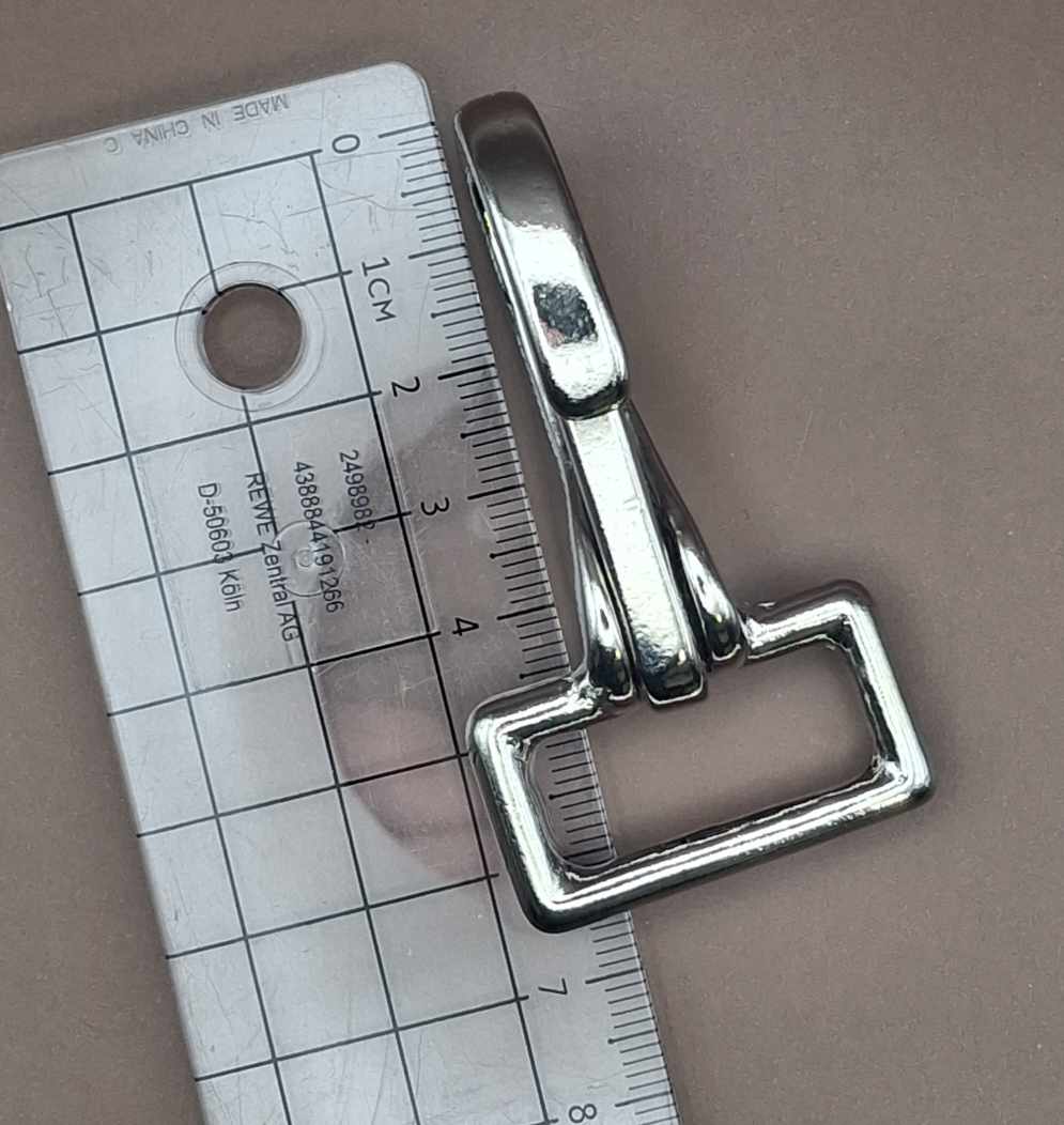 Gurtkarabiner in silberfarben (Zinkdruckguss, Messing, vernickelt) für Gurte / Riemen bis 25 mm - BenniBerto.de