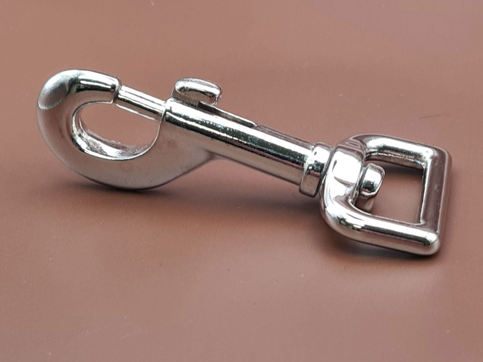 Karabiner mit Drehgelenk (Gr. 5) für Gurte oder Riemen bis max. 25 mm (Zinkdruckguss, vernickelt) - BenniBerto.de